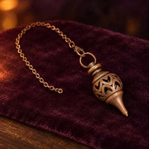 Pendule Évidé en Cuivre, Style Vintage