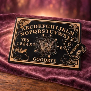 Planche Ouija Noire Bordée d’Or, Papillon de Nuit Central